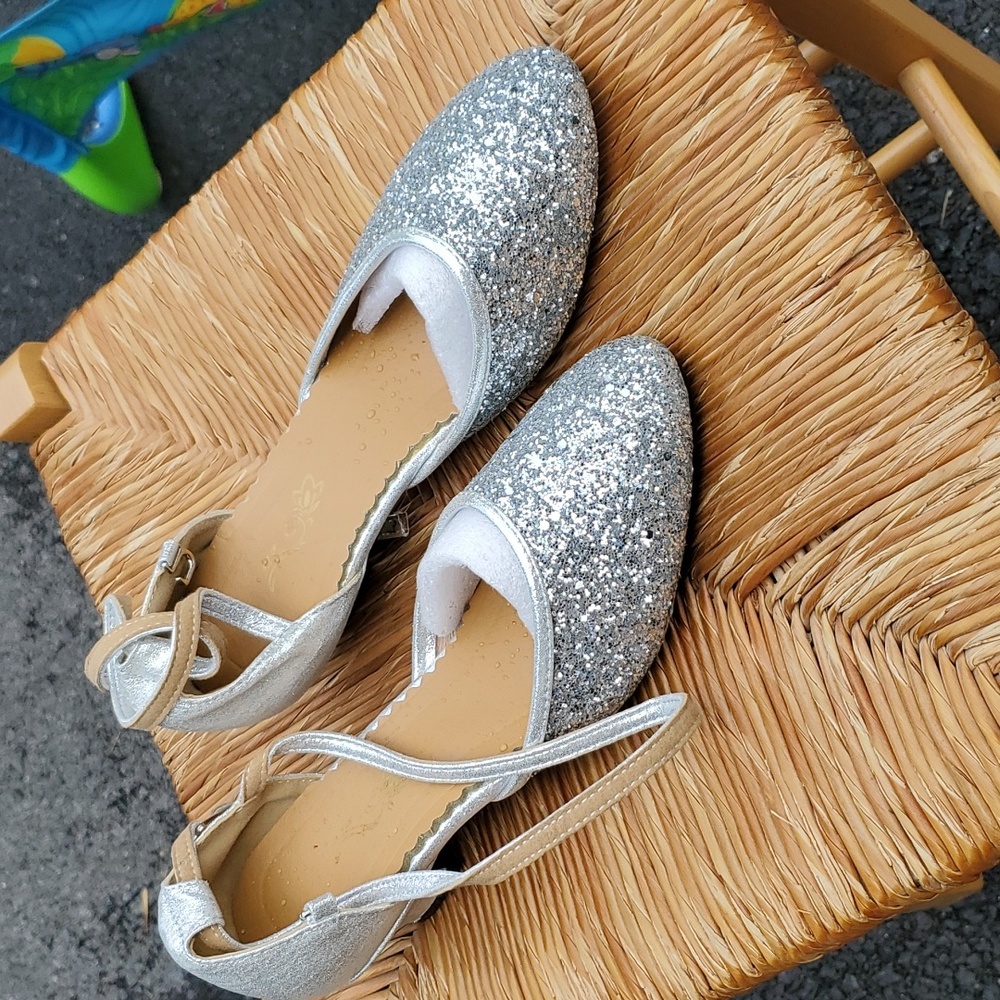 Womans silver size 6.5 heel